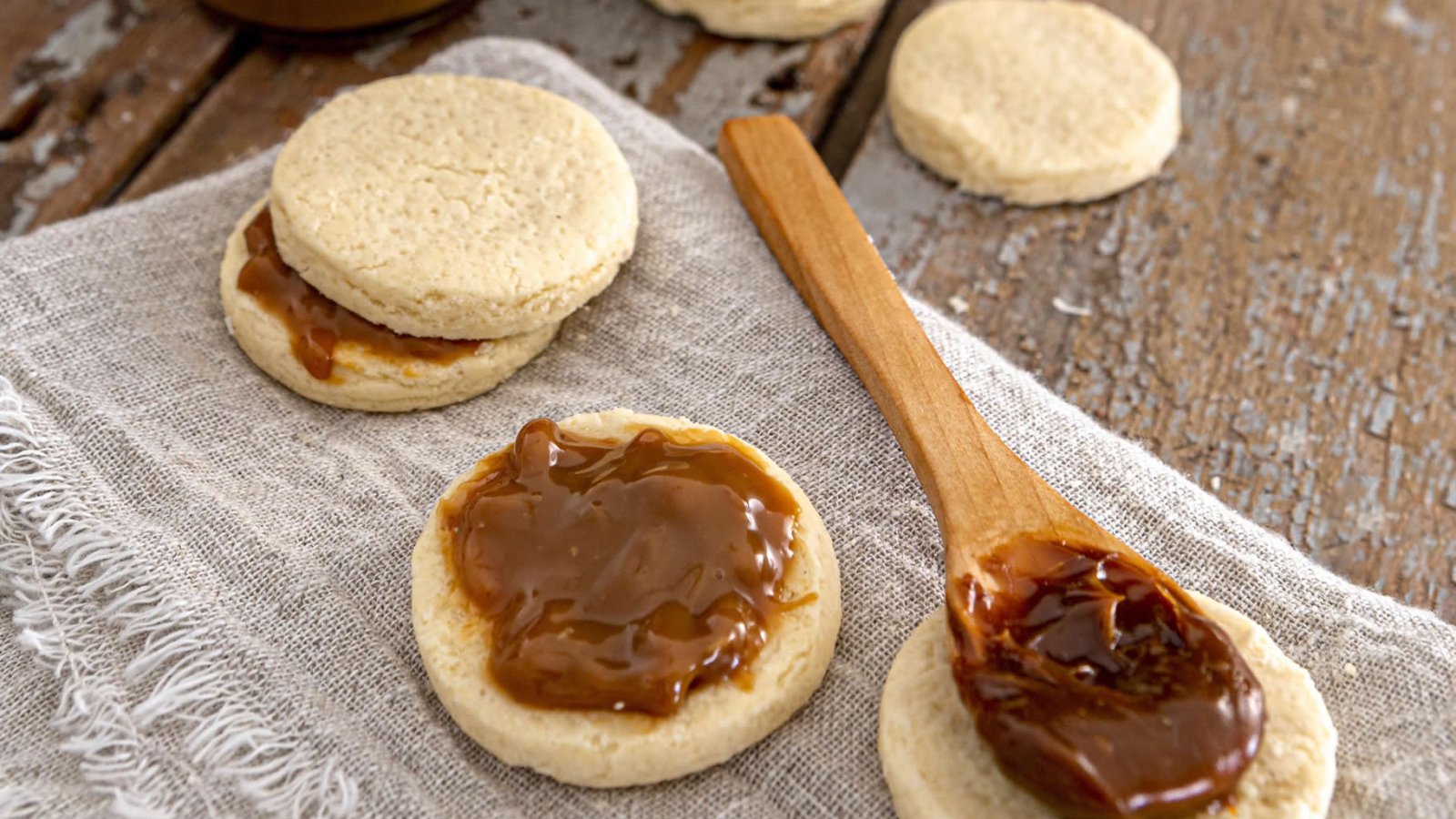 Alfajores con Dulce de Leche Comestibles Alban